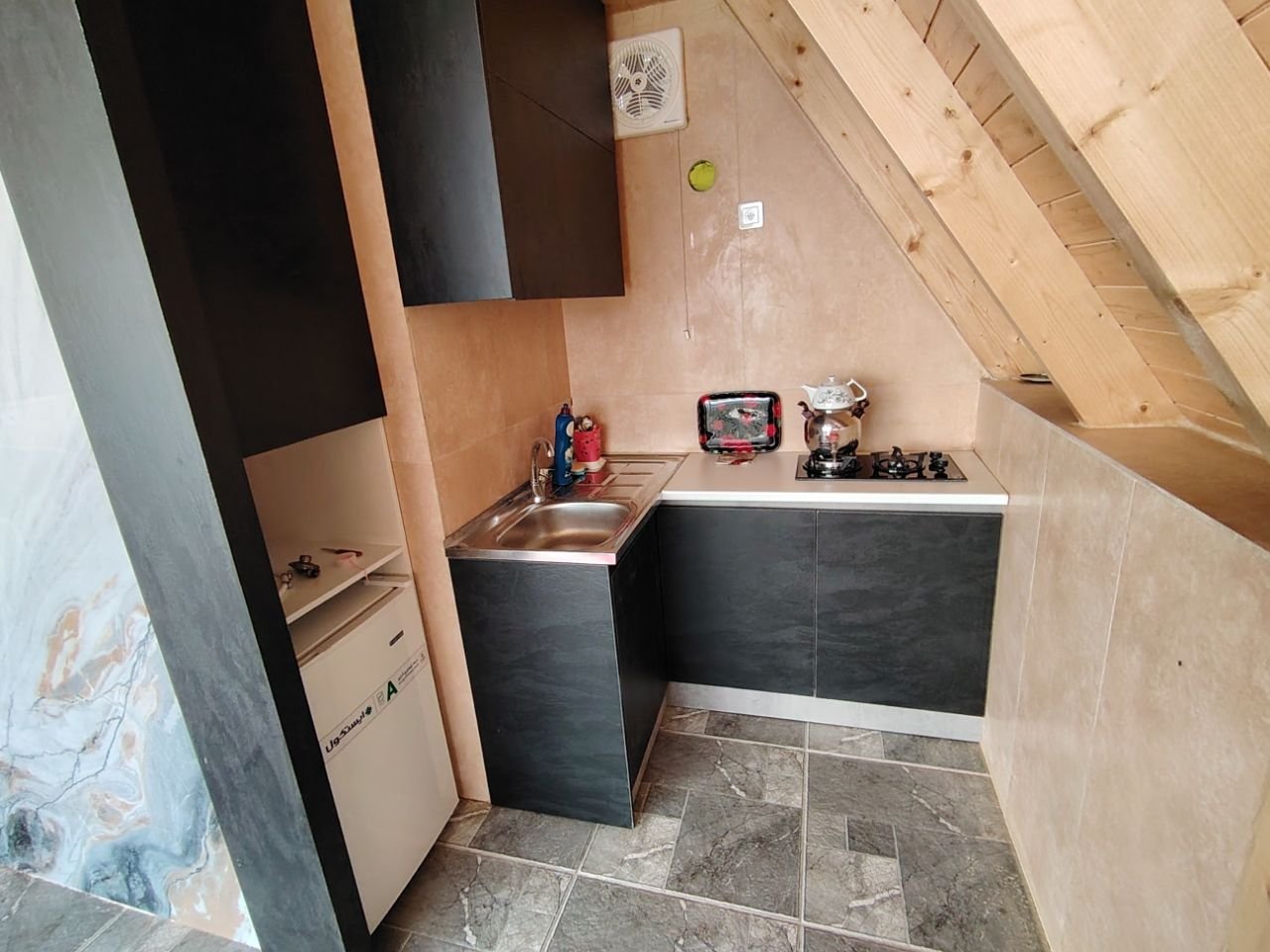 کلبه کلبه یک خوابه سوئیسی کوهسار ازارسی