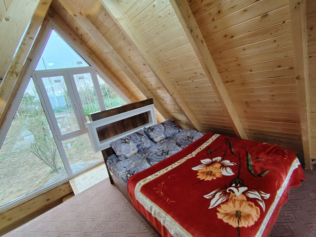 کلبه کلبه یک خوابه سوئیسی کوهسار ازارسی