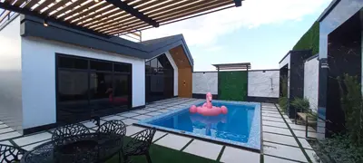 ویلا سه خوابه استخردار سیاه سفید