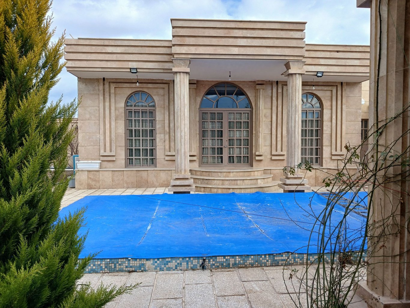 ویلا دوخوابه استخردار آبگرم شهرکی کیان