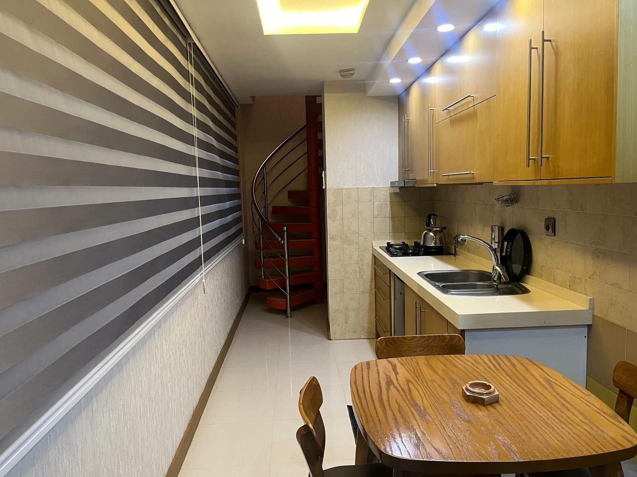 سوئیت دوخوابه دوبلکس آرمان - راه پله های دوبلکس