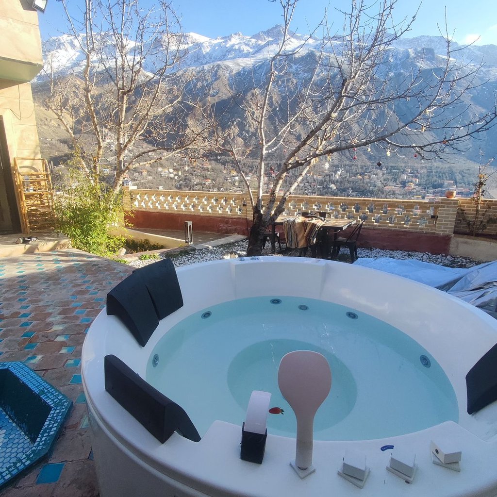 یک خوابه جکوزی دار گیلاس