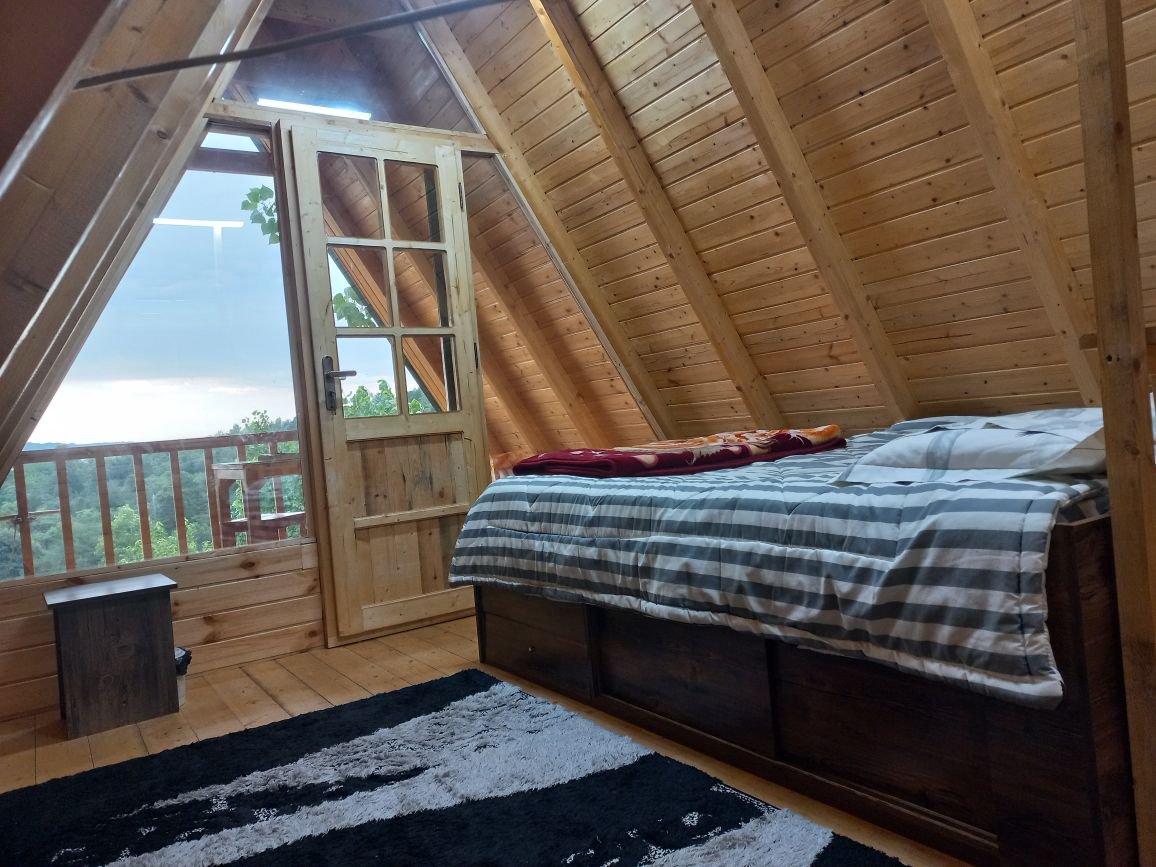 یک خوابه جنگلی عسل