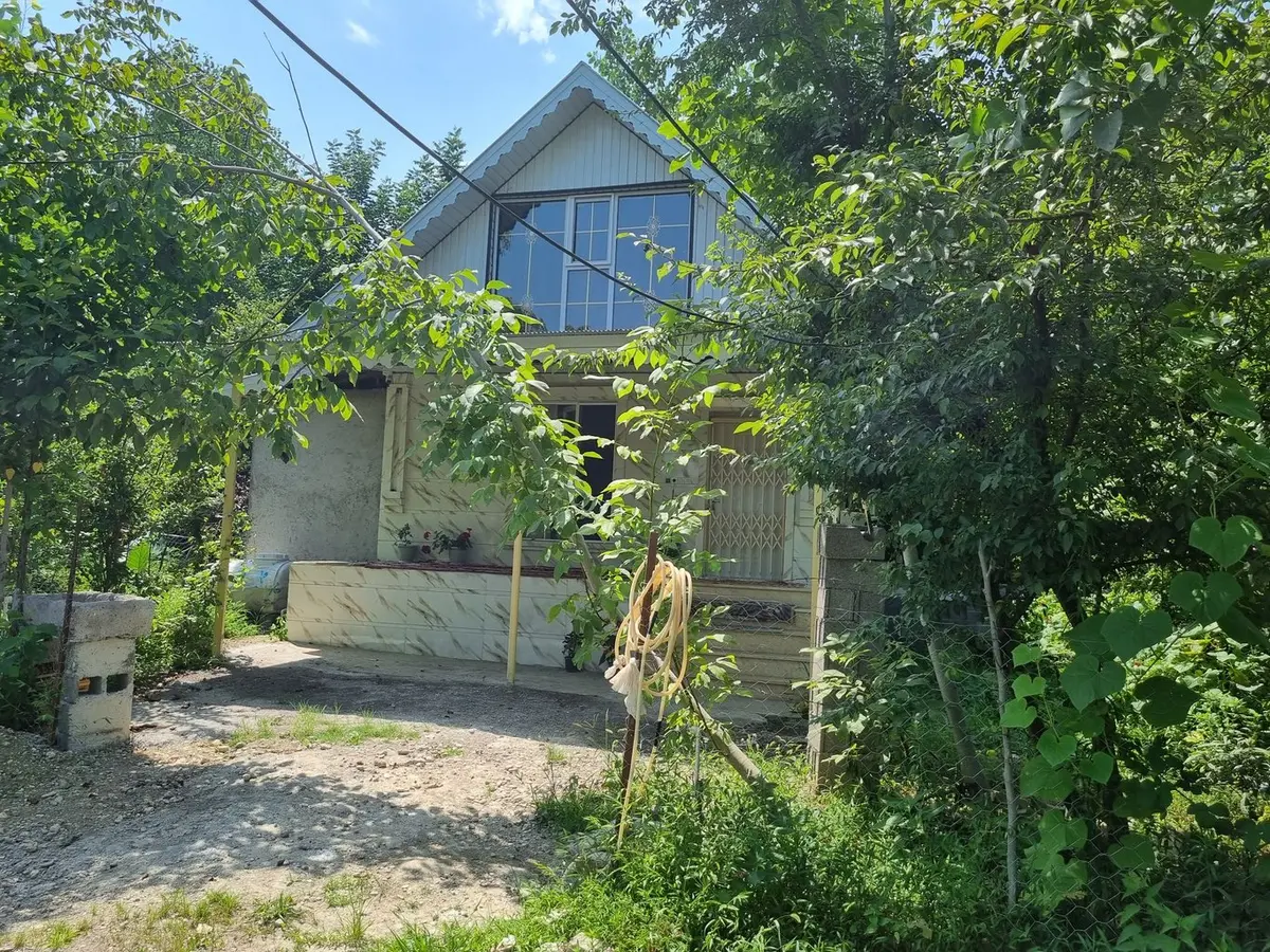 ویلا دوخوابه باغ آرین - ورودی اقامتگاه