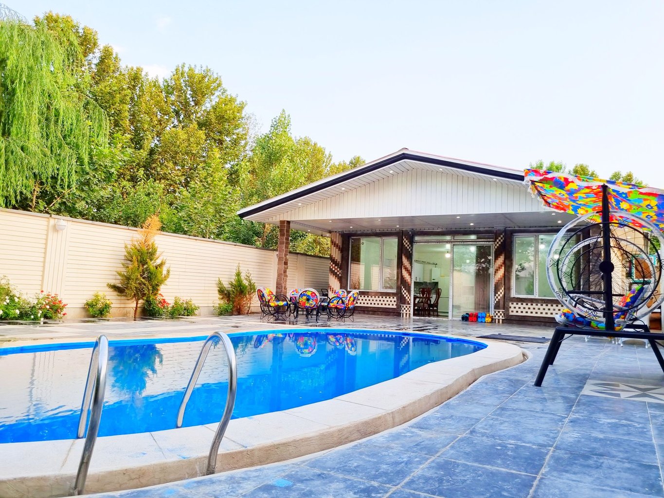 ویلا دو خوابه استخردار آبگرم چهارباغ