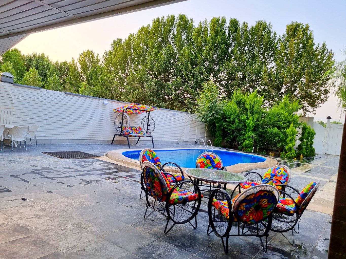 ویلا دو خوابه استخردار آبگرم چهارباغ