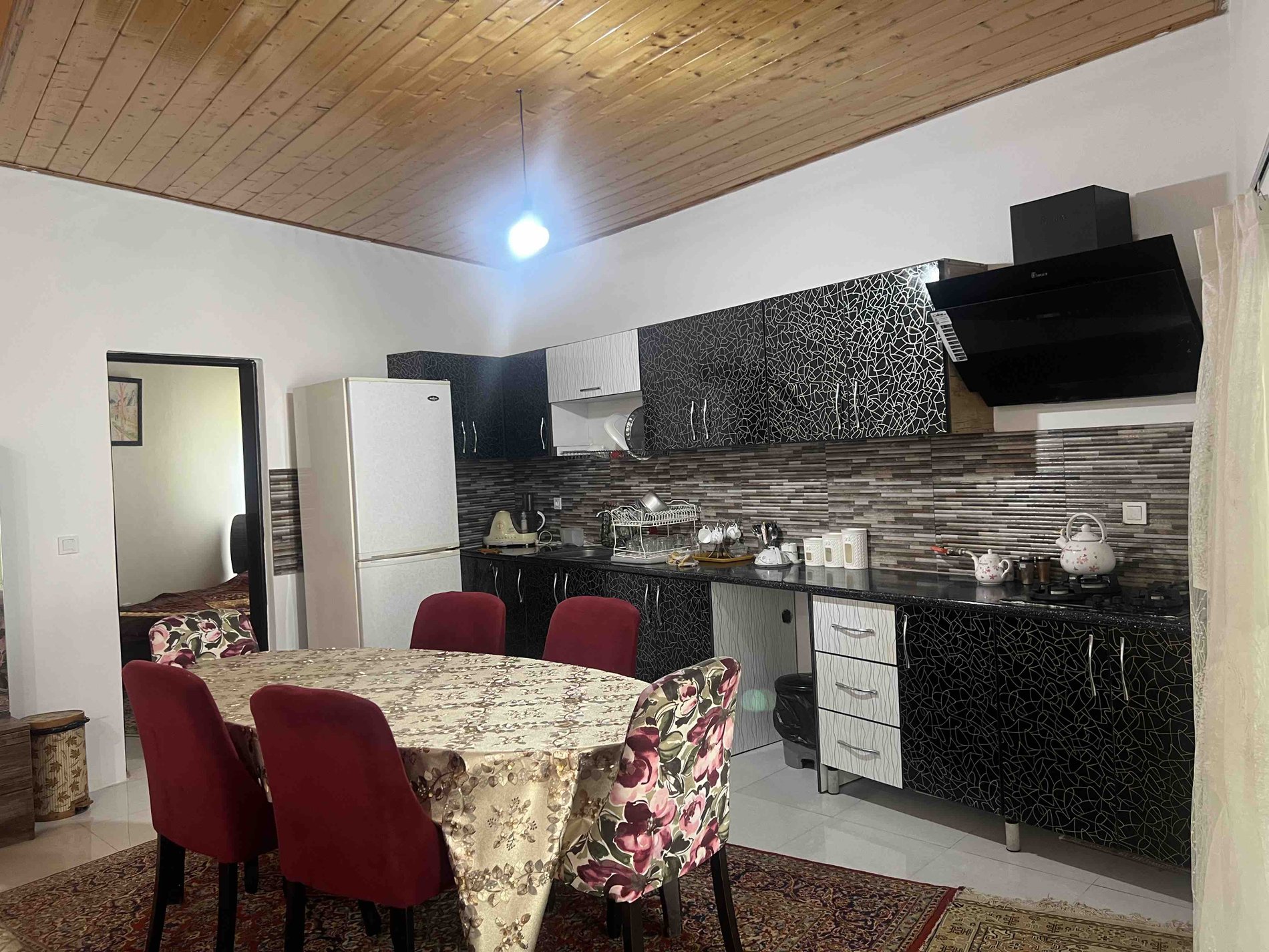 سه خوابه استخردار آبگرم آویدر