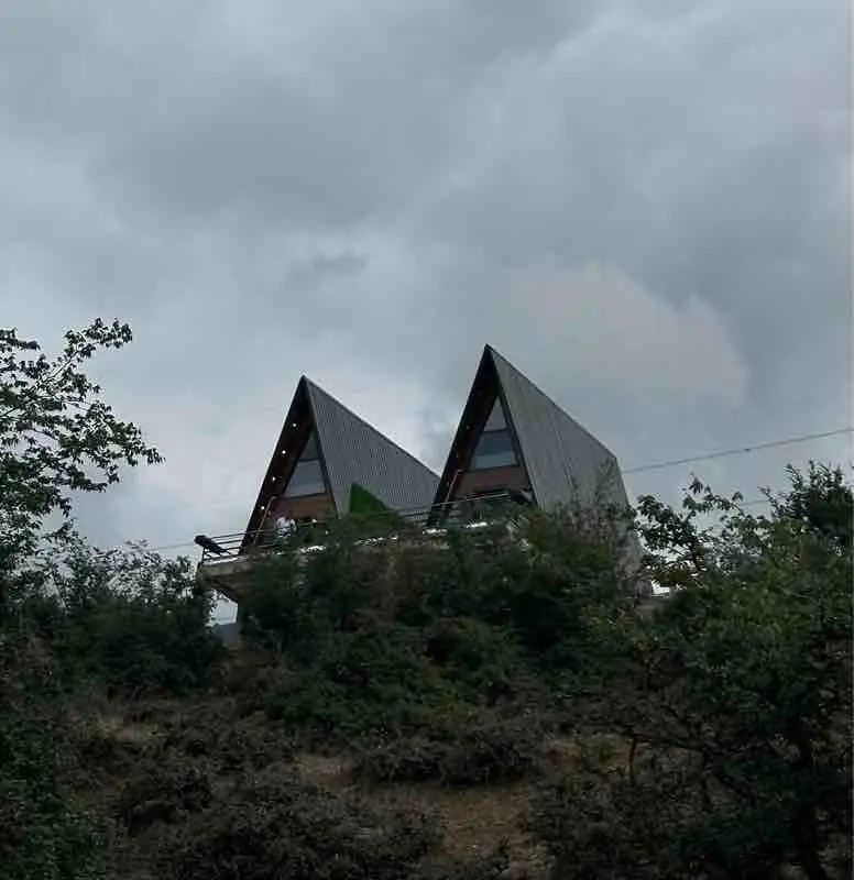 کلبه یک خوابه سوئیسی جکوزی دار چوبینه ۱ - نمای کلبه