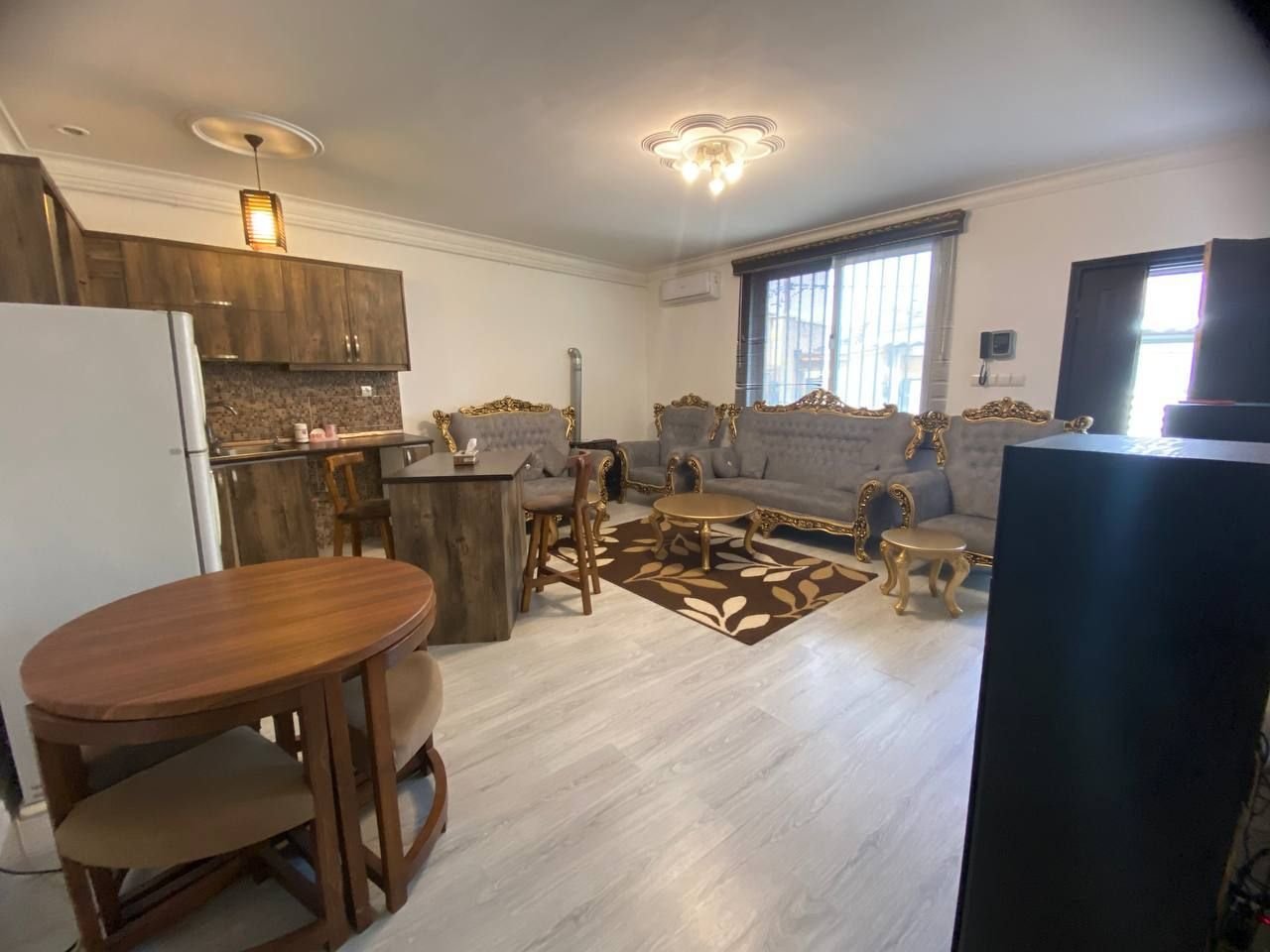 دوخوابه اقاقیا نیما و نیکان