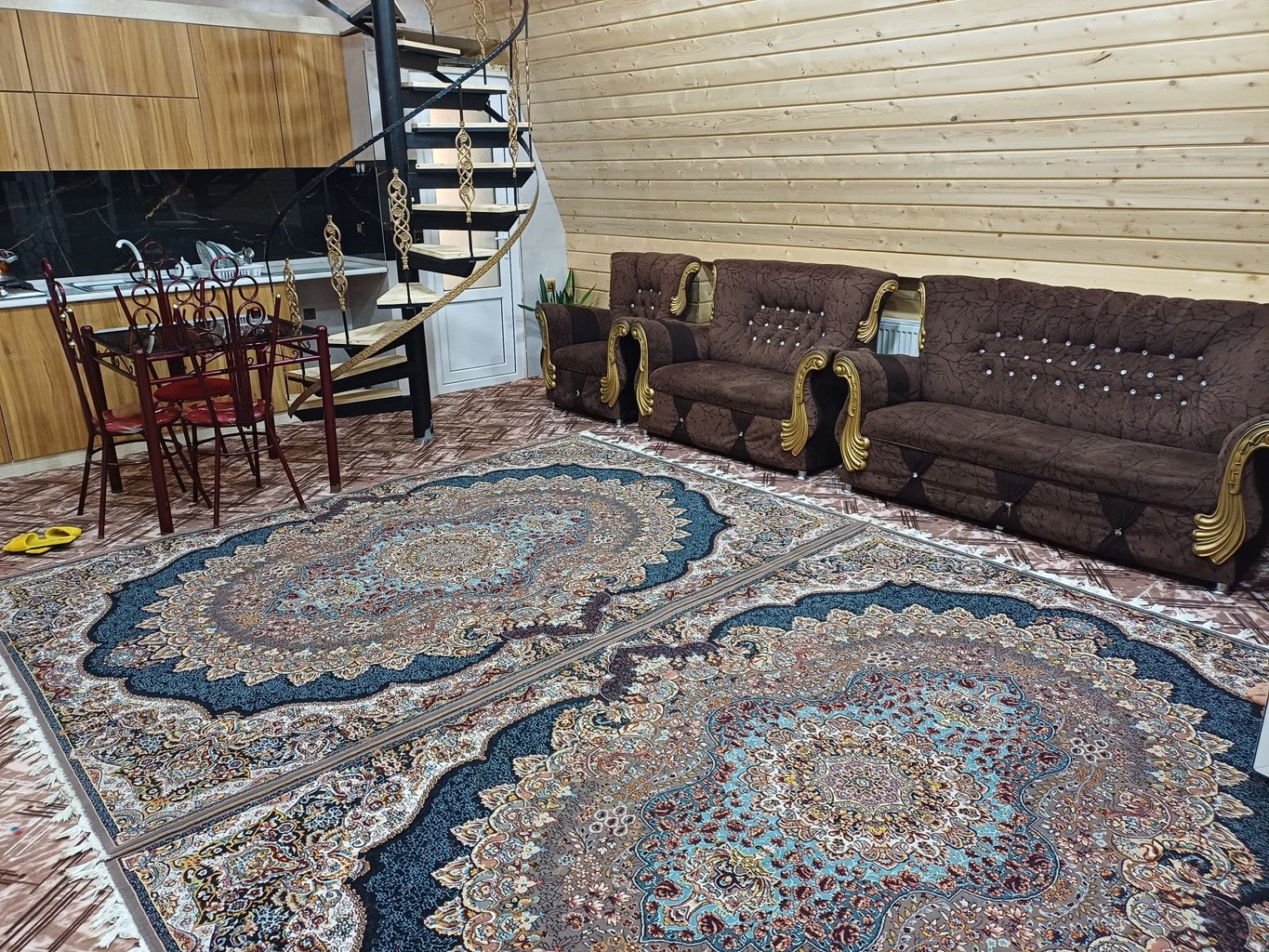 کلبه فلت سوئیسی نیلاش