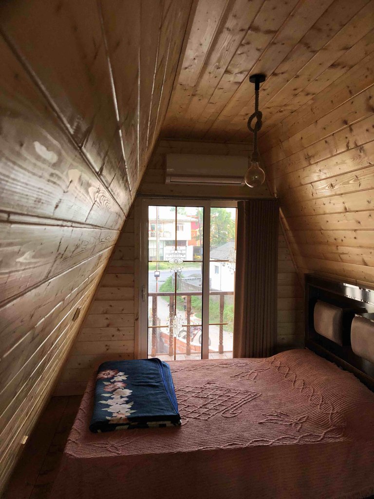 یک خوابه چوبی پویان