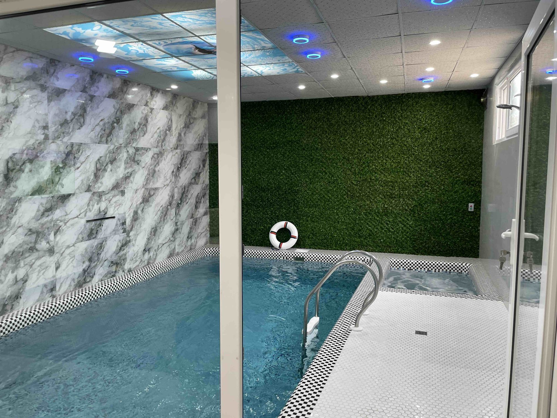 ویلا دوخوابه ساحلی استخردار آبگرم حسینی