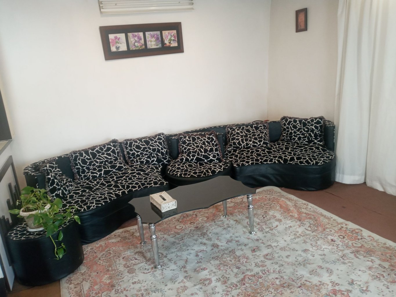 سوئیت برغان سرهه - پذیرایی و مبلمان