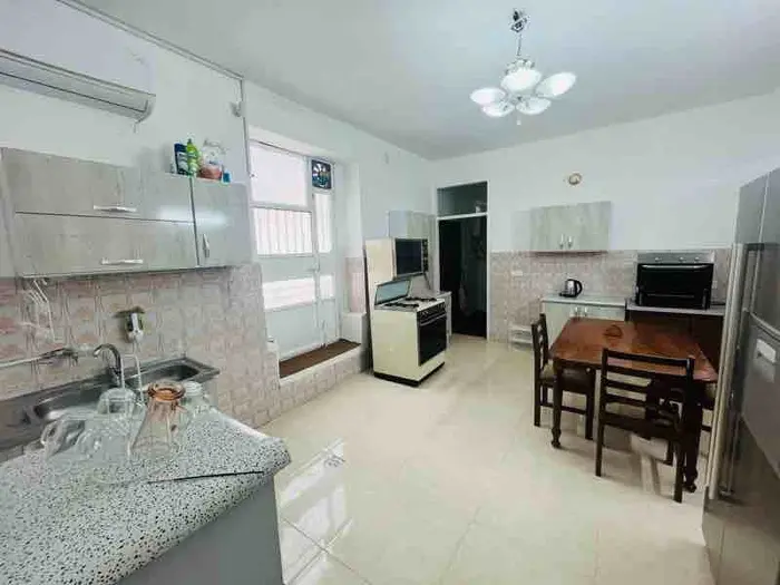 سوئیت سه خوابه رئیس علی - آشپزخانه