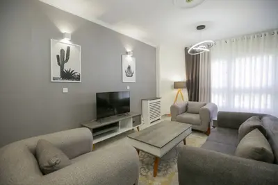 آپارتمان دوخوابه دل آرا واحد 3 میرزای شیرازی