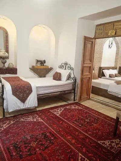 اقامتگاه سنتی خانه تاریخی نبوی - واحد عتیق