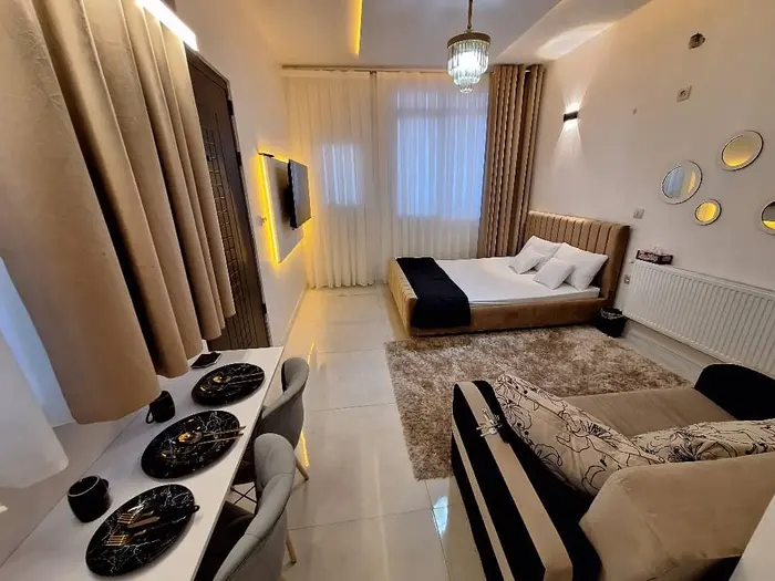 سوئیت فلت روم لند ۱ -   