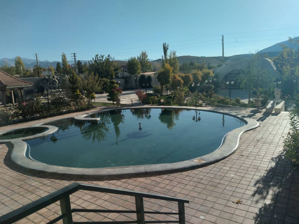 ویلا پنج خوابه استخردار عمارت پرواز