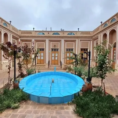 اقامتگاه سنتی آلما - واحد سه تخته پنچ دری