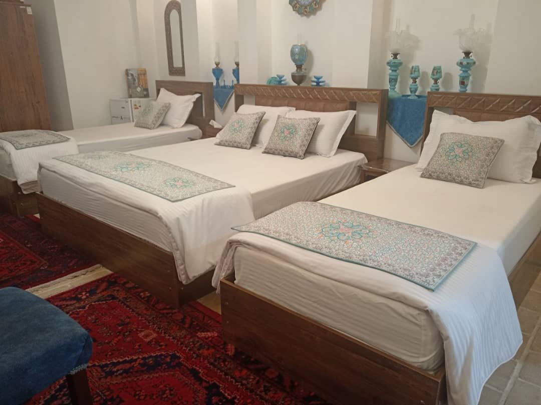 اقامتگاه سنتی خانه تاریخی نبوی - واحد فیروزه