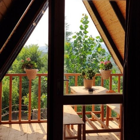 یک خوابه چوبی جکوزی دار سوئیسی باران