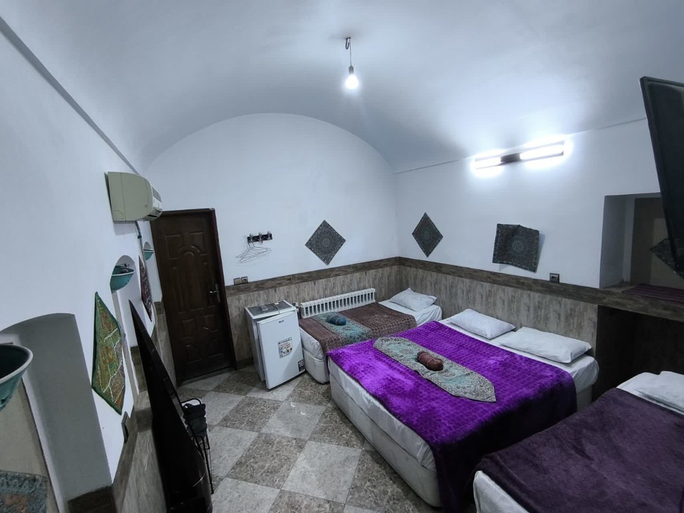 اقامتگاه سنتی دوستانه - واحد سه تخته 8