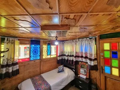 اقامتگاه سنتی سهراب ۔ واحد بهار