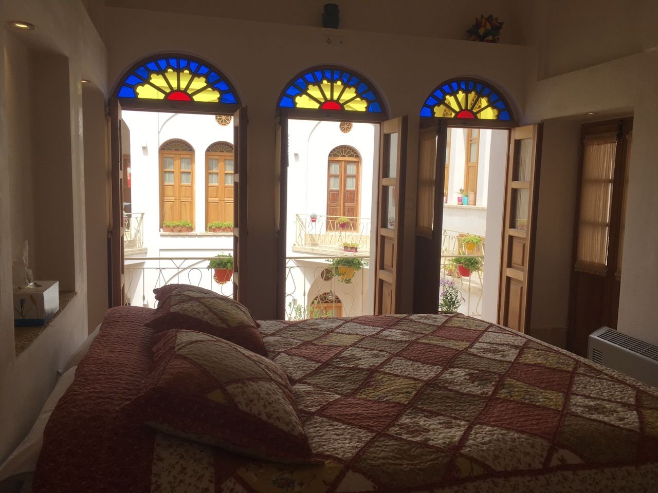 اقامتگاه سنتی سرای امیر - واحد سه دری همکف -   