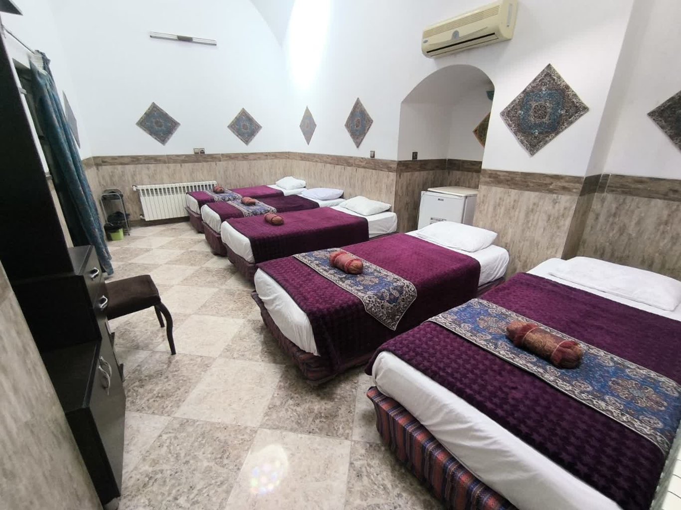 اقامتگاه سنتی دوستانه - واحد پنج تخته 1