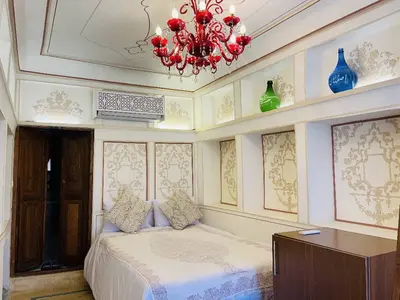 اقامتگاه سنتی خانه بهشتیان - واحد شب بو