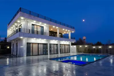 ویلا چهارخوابه استخردار چهارفصل منصوری