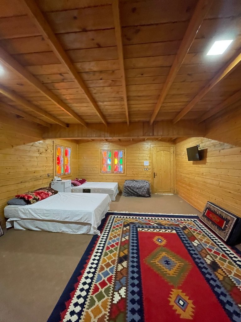 فلت پای کوه دران ۲