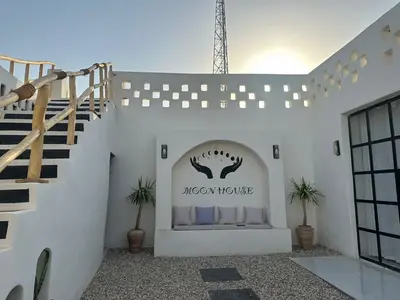 بومگردی دوخوابه استخردار ماه هوس