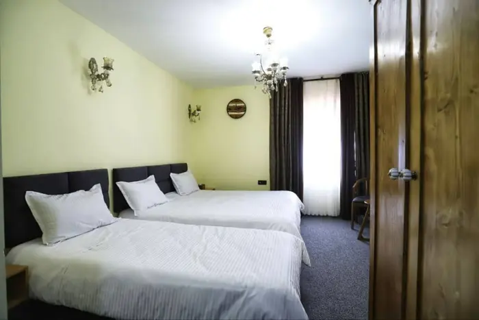 اقامتگاه سنتی خانه یار - واحد سه تخته فرهاد -   