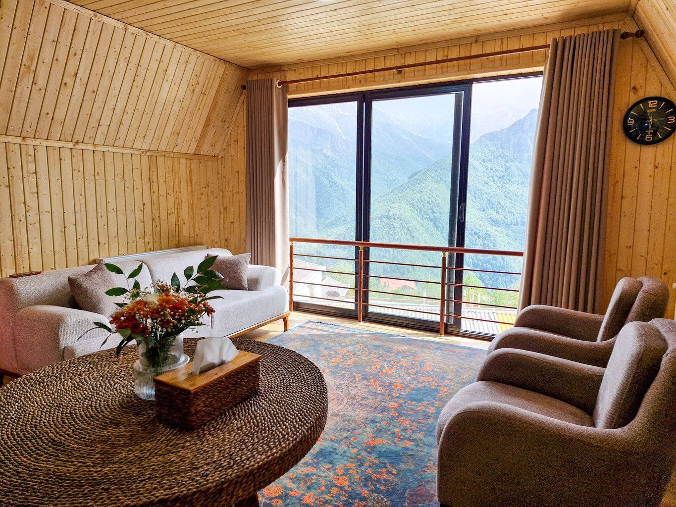 کلبه یک خوابه سوئیسی دوبلکس کوهستان ۲ - منظره ی کلبه سویسی