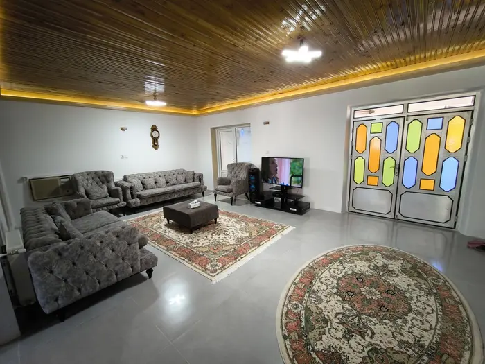 ویلا سه خوابه استخردار آبگرم آریامهر - هال و پذیرایی بزرگ و آکوستیک صدا