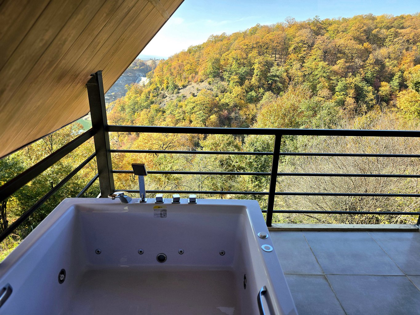 ویلا دوخوابه دوبلکس جکوزی دار گیسوم