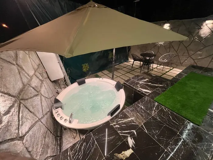 کلبه یک خوابه سوئیسی ترز واحد جکوزی دار مهتاب