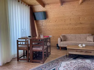 کلبه یک خوابه سوئیسی عمو عزیز