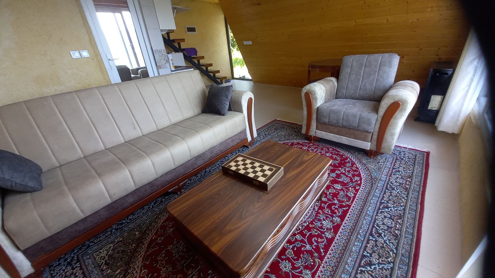 یک خوابه سوئیسی عمو عزیز ۳