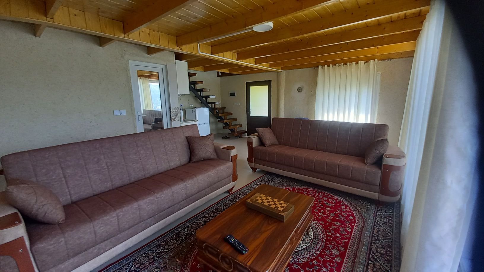 کلبه یک خوابه سوئیسی عمو عزیز ۴