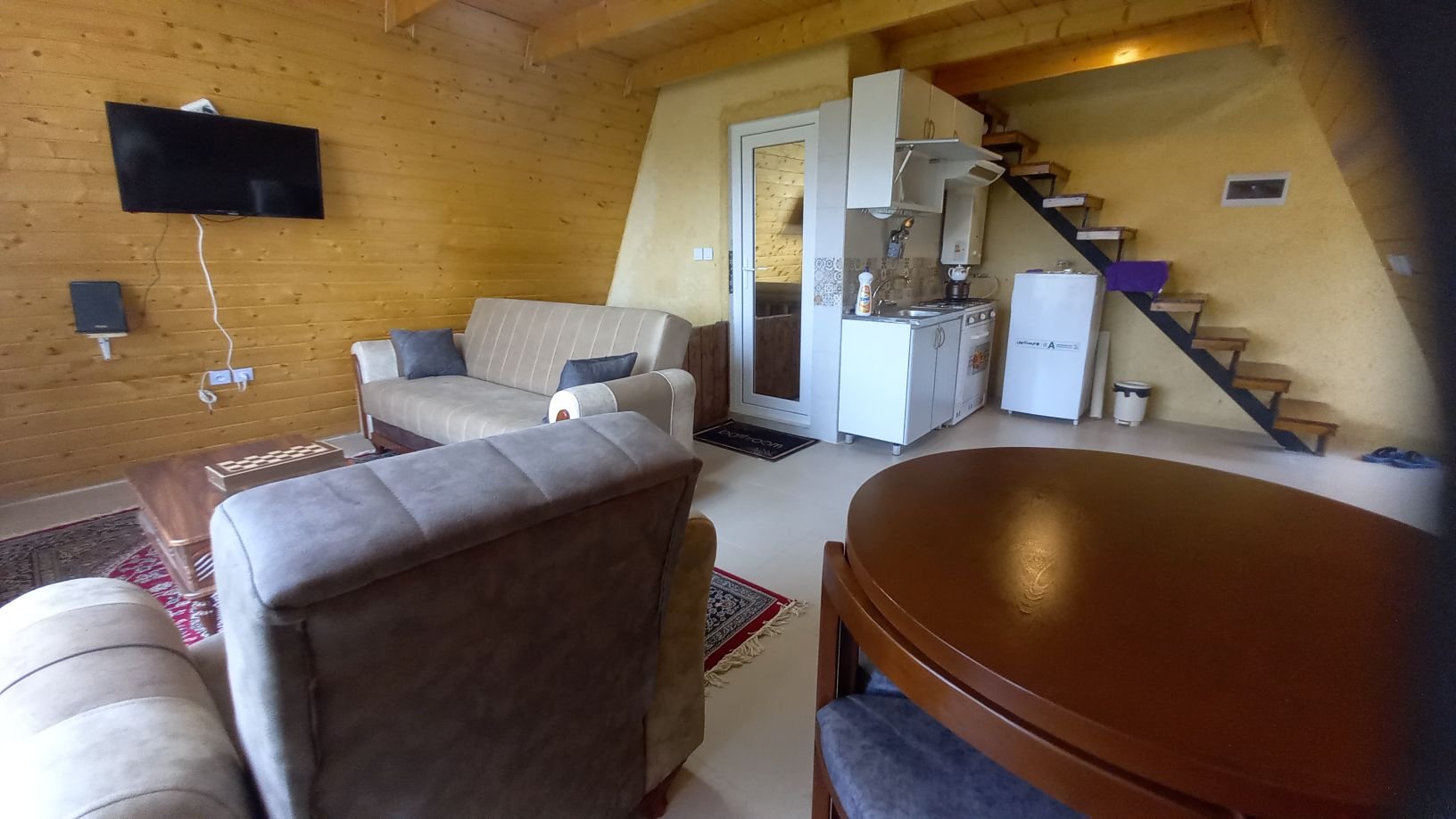 یک خوابه سوئیسی عمو عزیز ۳