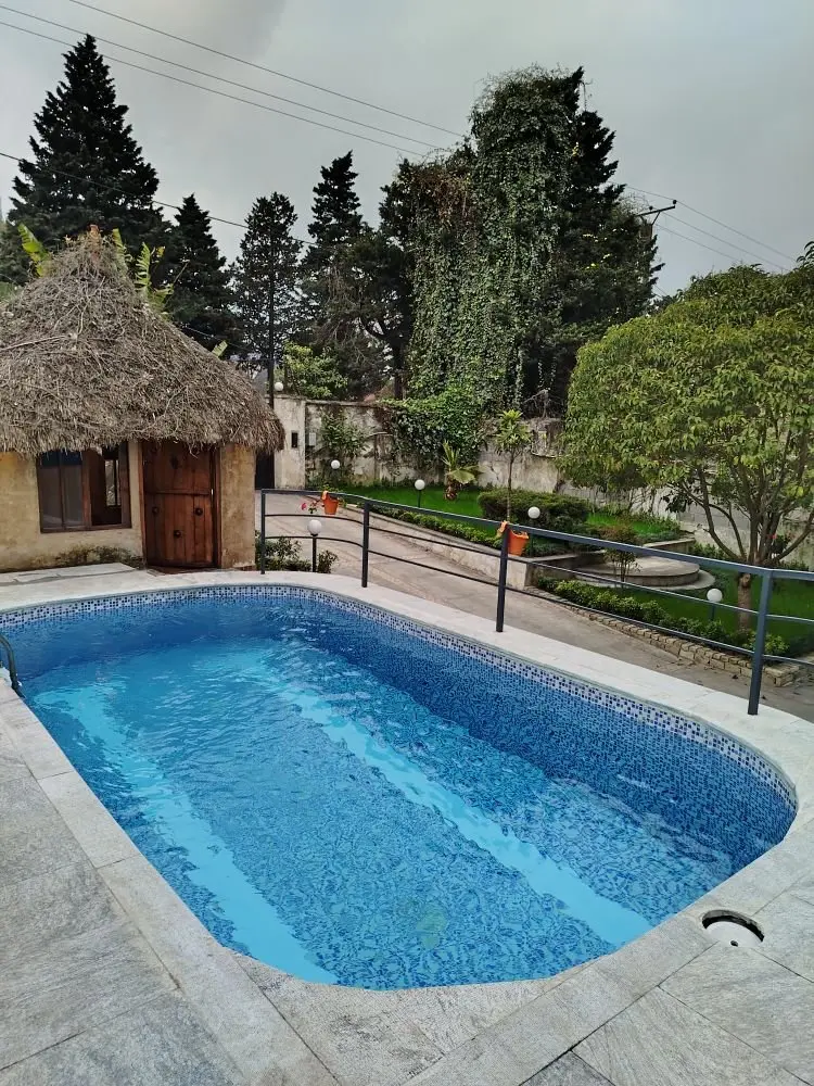 ویلا سه خوابه استخردار آبگرم باغ فضل - استخر آبگرم روباز