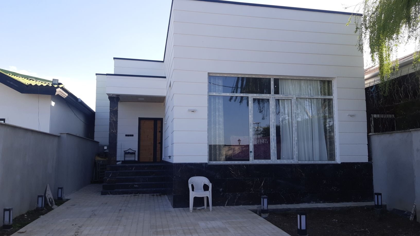 ویلا سه خوابه استخردار آبگرم مانلی - نمای کلی ازساختمان