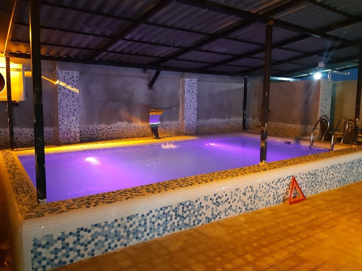 سه خوابه استخردار آبگرم مانلی