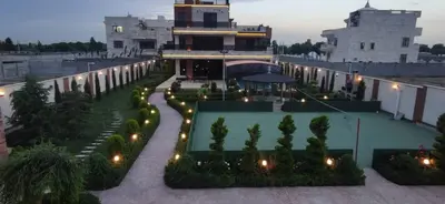 ویلا چهارخوابه استخردار آبگرم پادرا