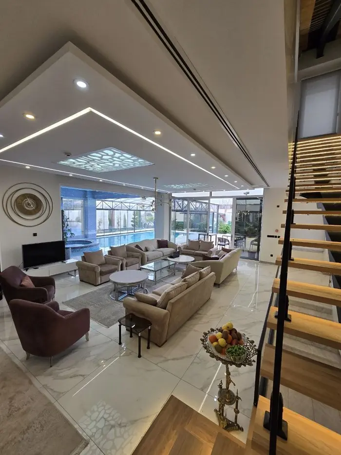 ویلا چهارخوابه استخردار آبگرم پادرا