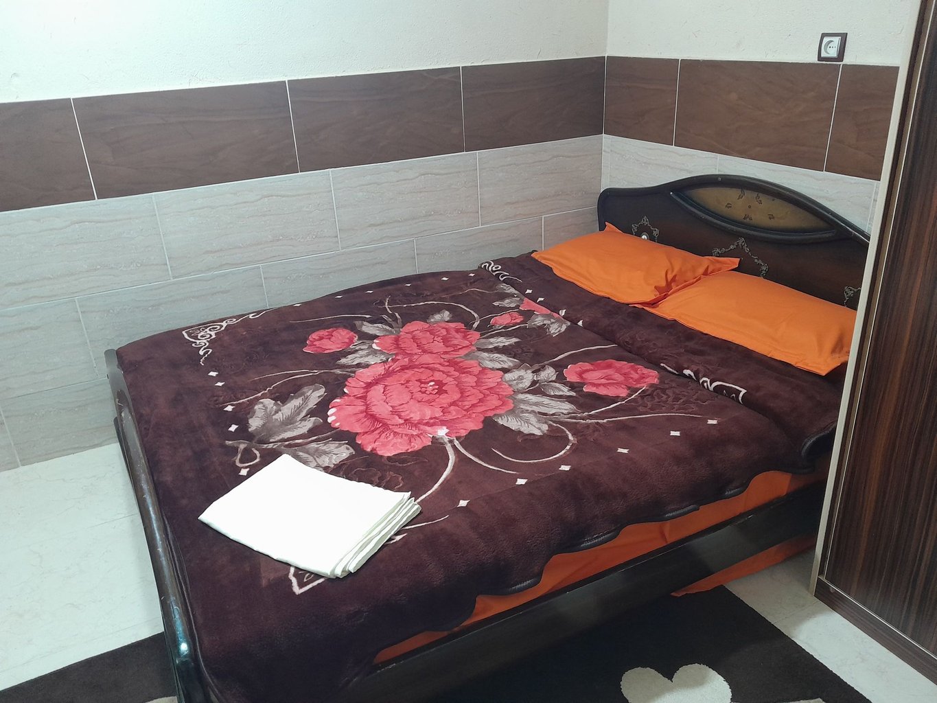 ویلا یک خوابه آرامش حمید - تصویر تخت ۲ نفره اتاق خواب ویلا