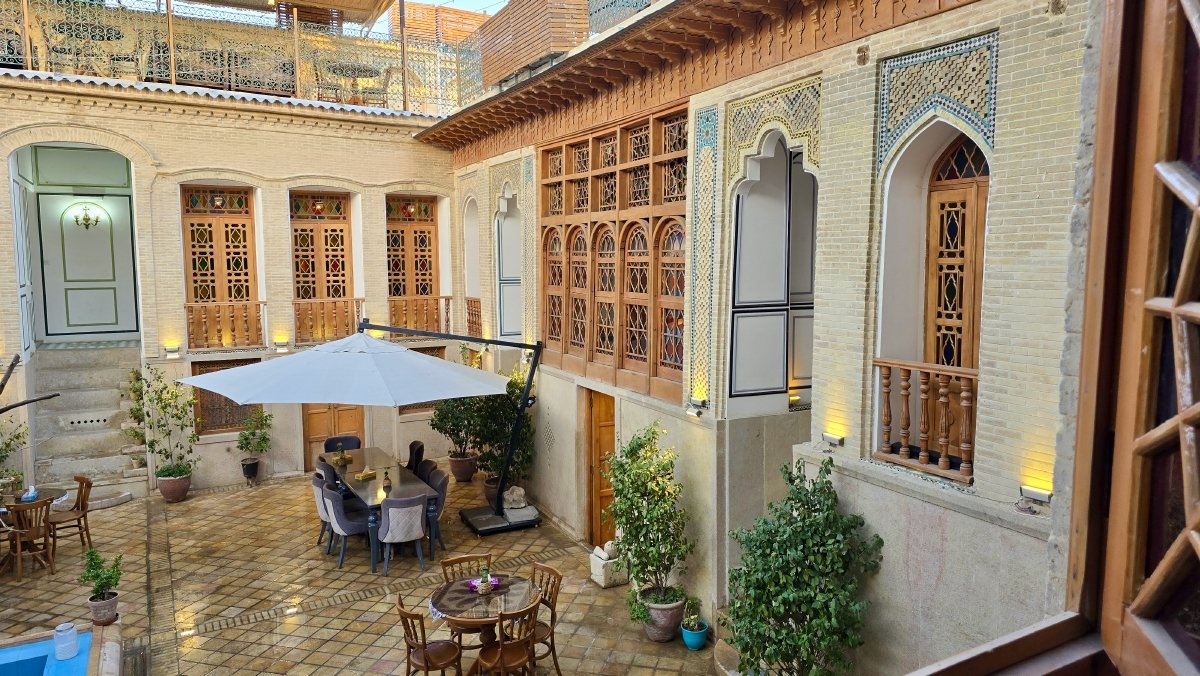 اقامتگاه سنتی بوتیک هتل جهانشاهی - واحد شاهنشین