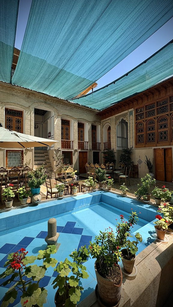 اقامتگاه سنتی بوتیک هتل جهانشاهی - واحد آزین